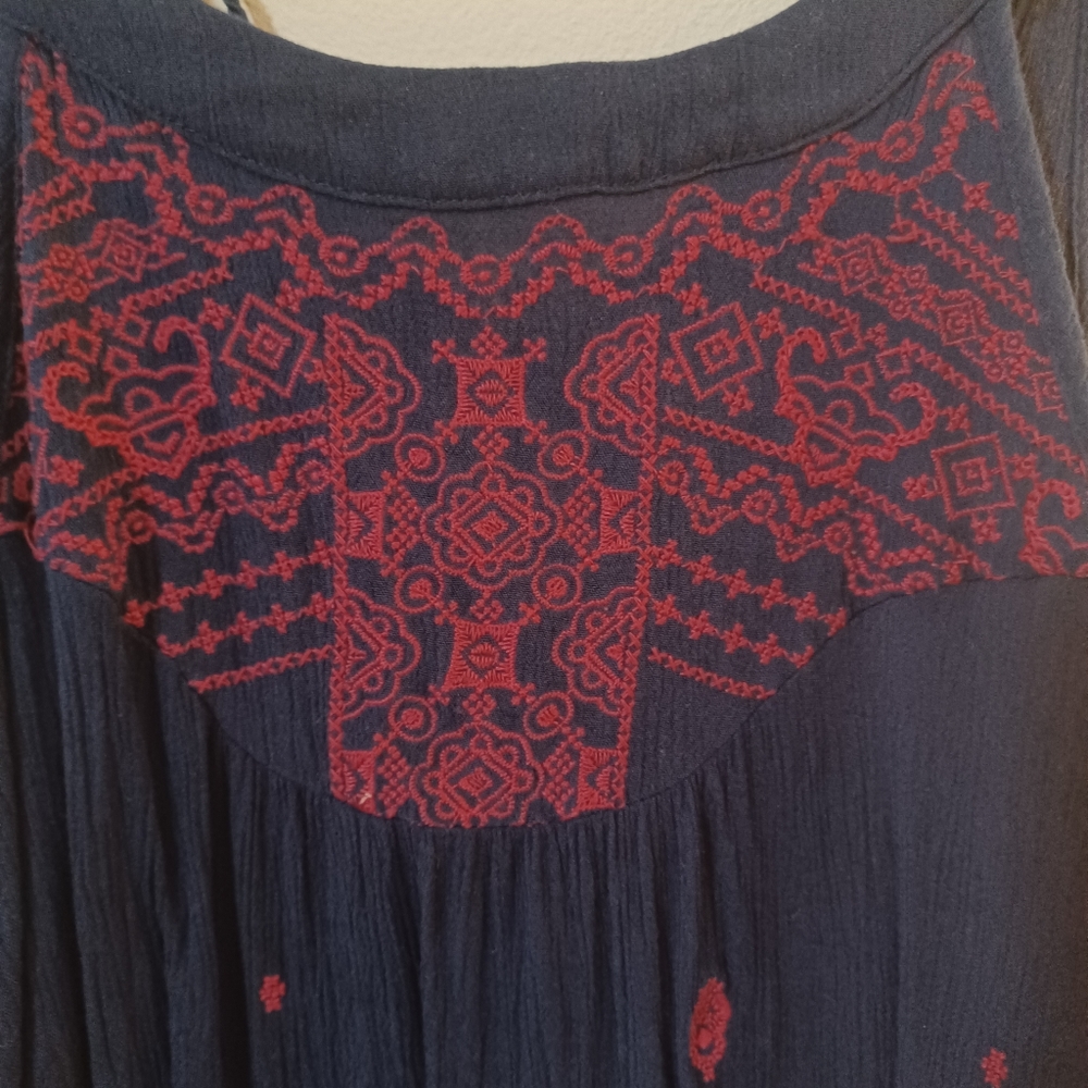 Halter top - Picture 2 of 3